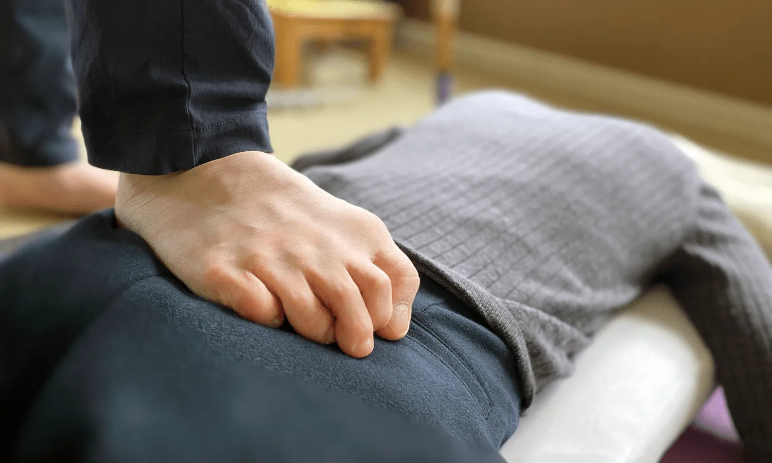 足圧での施術風景